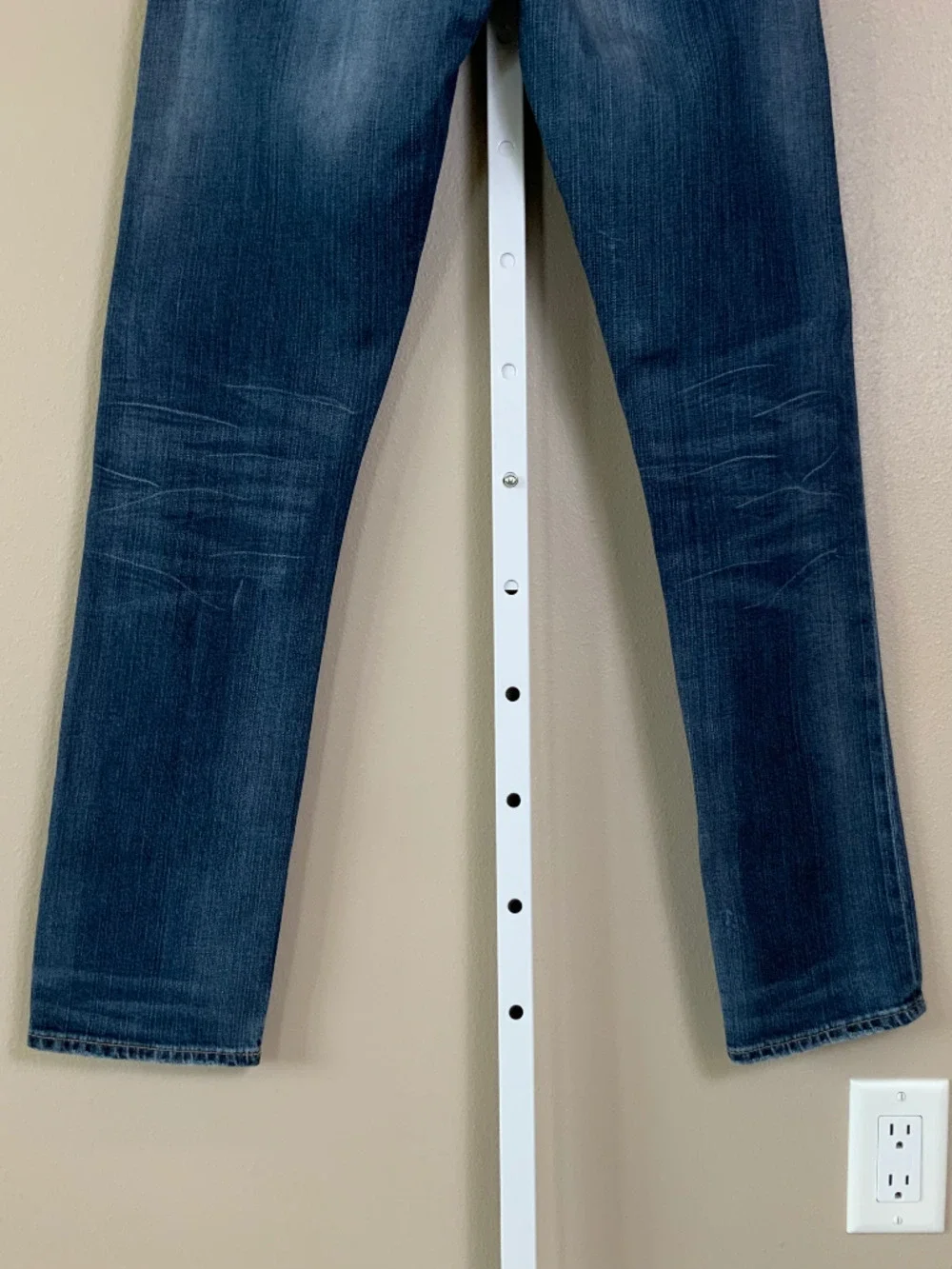 American Eagle Distressed Wash Slim Jeans